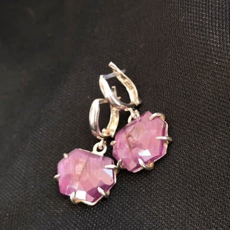 ナチュラルピンクサファイア　SVピアス