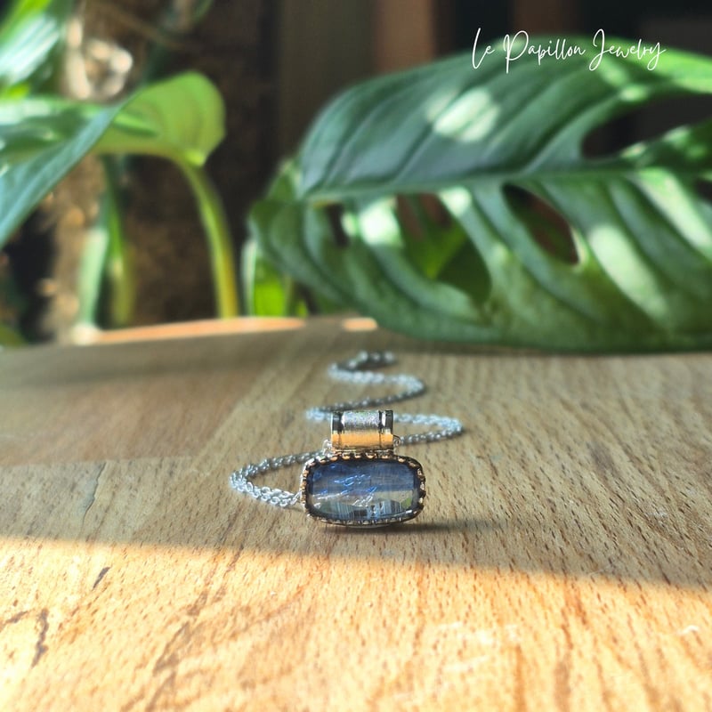 海色ローズカット カイヤナイト シルバーネックレス | Le Papillon Jewelry