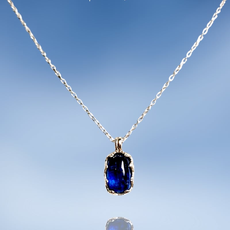 際立つブルーカイヤナイト シルバーネックレス | Le Papillon Jewelry
