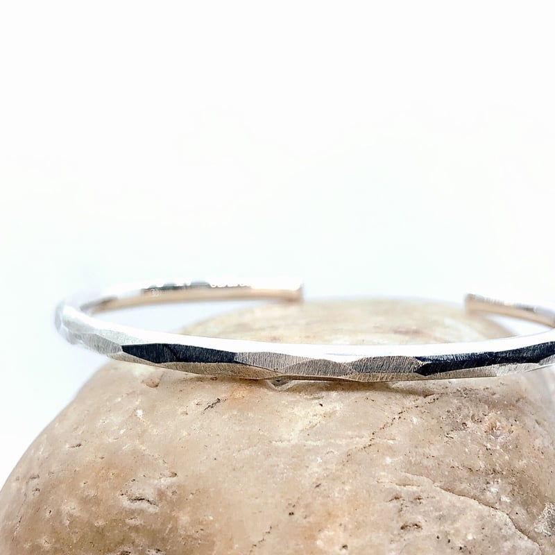 ミニマル 削りシルバーバングルブレスレット | Le Papillon Jewelry