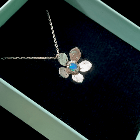 Bloom プレシャスオパール フラワーシルバーネックレス