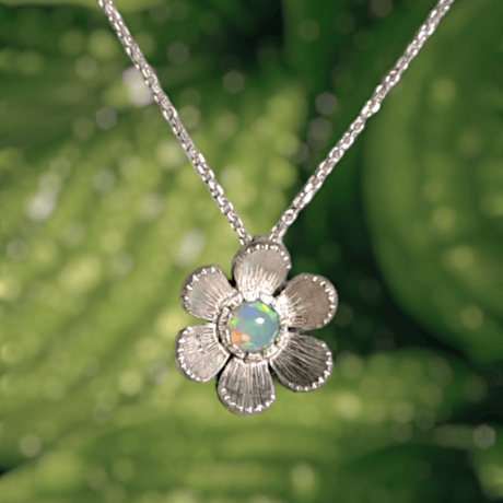 Bloom プレシャスオパール フラワーシルバーネックレス