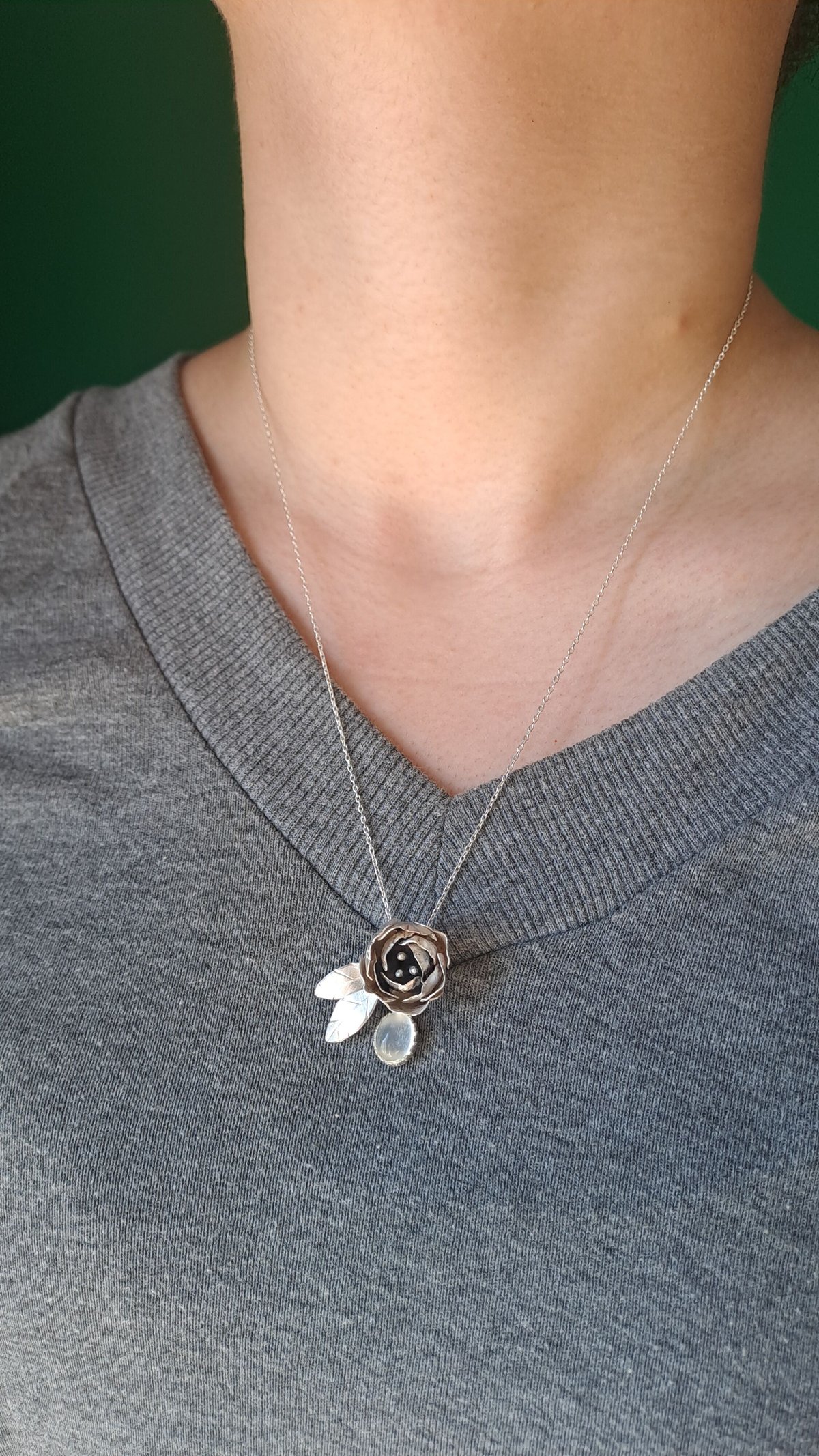 Bloom 芍薬とキャッツアイムーンストーン シルバーネックレス | Le