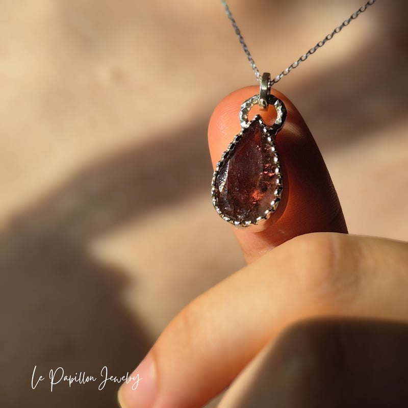大人色ワインレッド トルマリン シルバーネックレス | Le Papillon Jewelry