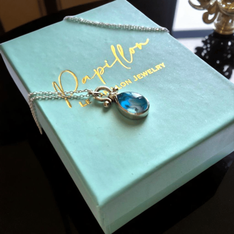 青さ際立つスイスブルートパーズ シルバーネックレス | Le Papillon