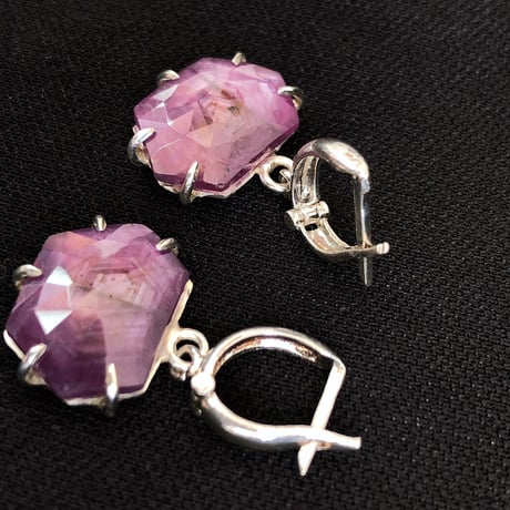 ナチュラルピンクサファイア　SVピアス