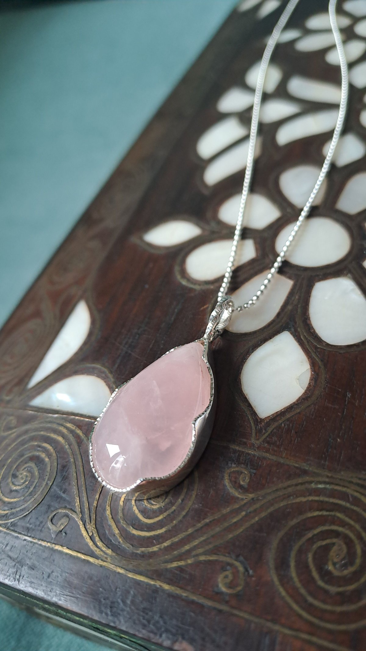 淡い大人色ローズクォーツ シルバーネックレス | Le Papillon Jewelry