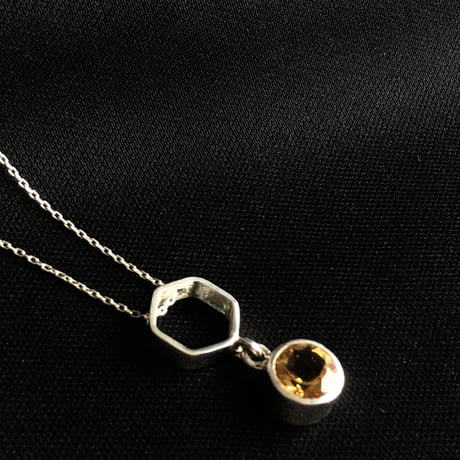 ヘキサゴン&煌めきシトリン　Silverネックレス