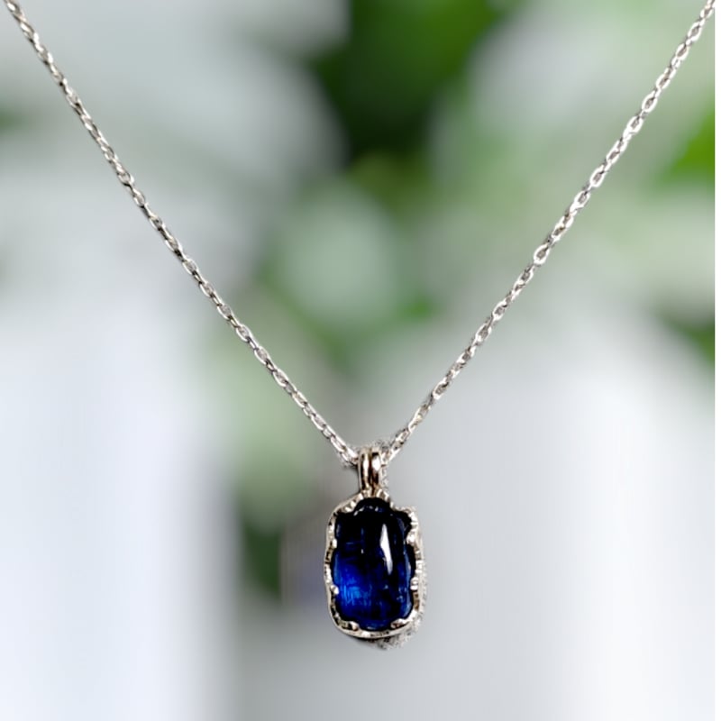 際立つブルーカイヤナイト シルバーネックレス | Le Papillon Jewelry