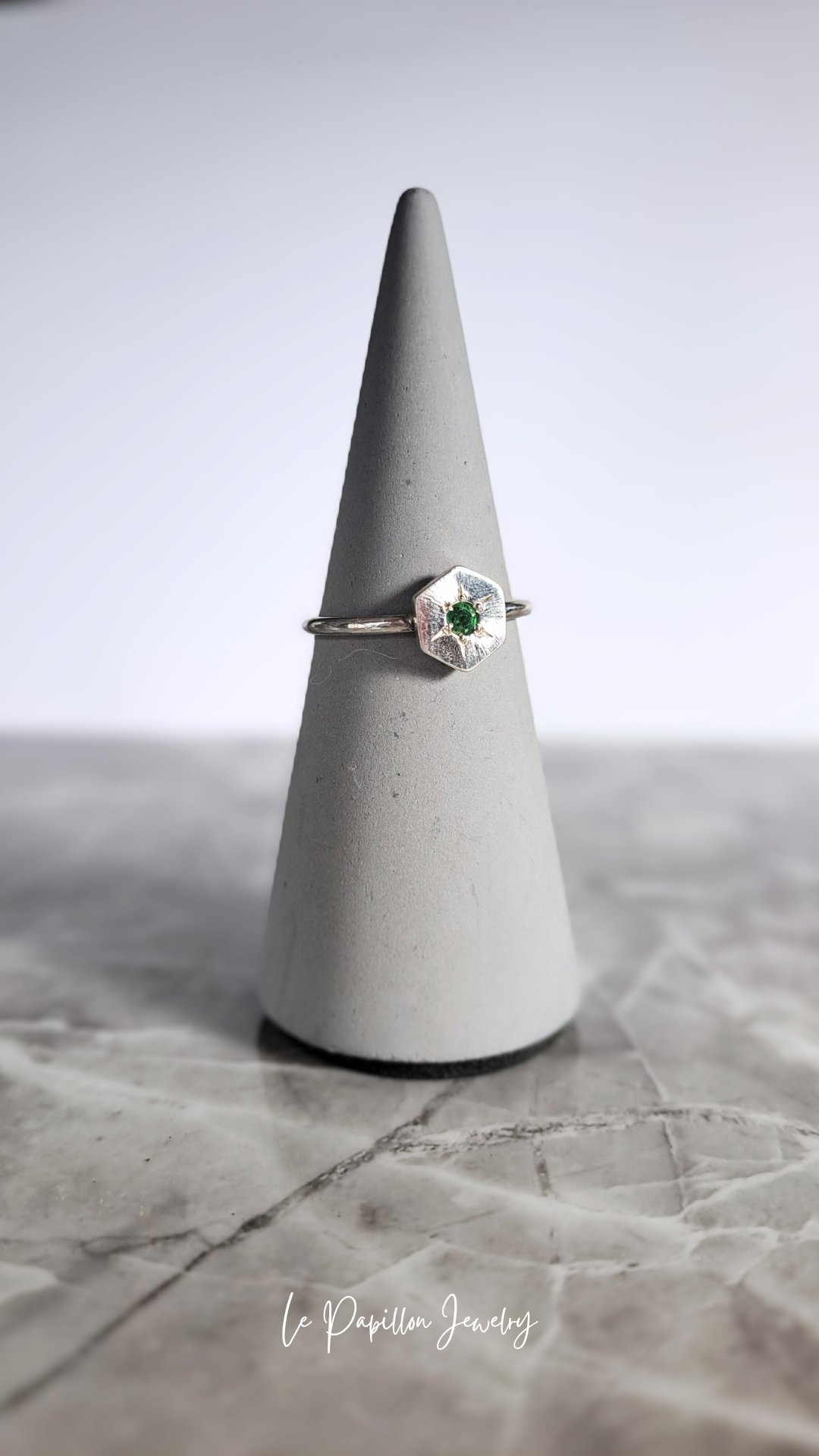 sterling silver エメラルドリング 星のエメラルド シルバーリング | Le Papillon Jewelry