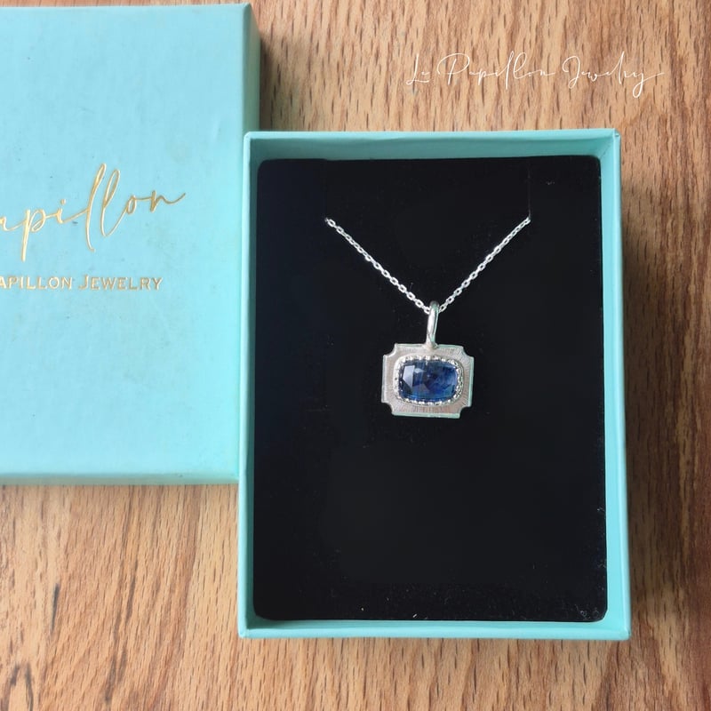 Cadre 深いブルーカイヤナイト シルバーネックレス | Le Papillon Jewelry