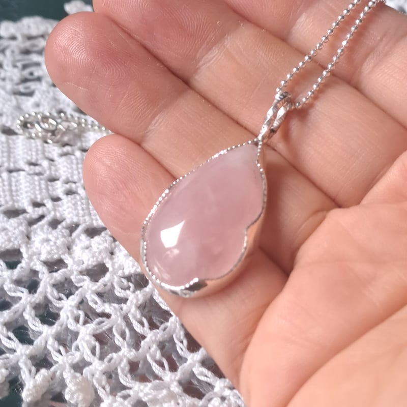 淡い大人色ローズクォーツ シルバーネックレス | Le Papillon Jewelry