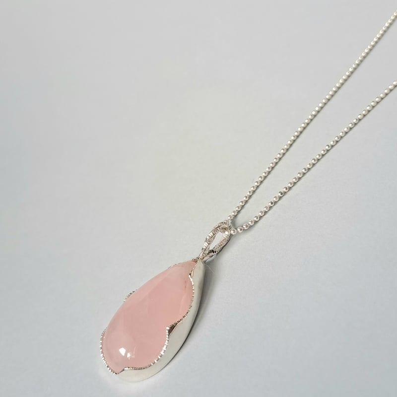 淡い大人色ローズクォーツ シルバーネックレス | Le Papillon Jewelry