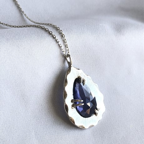 ローズカット　雫の アイオライト　Silverネックレス