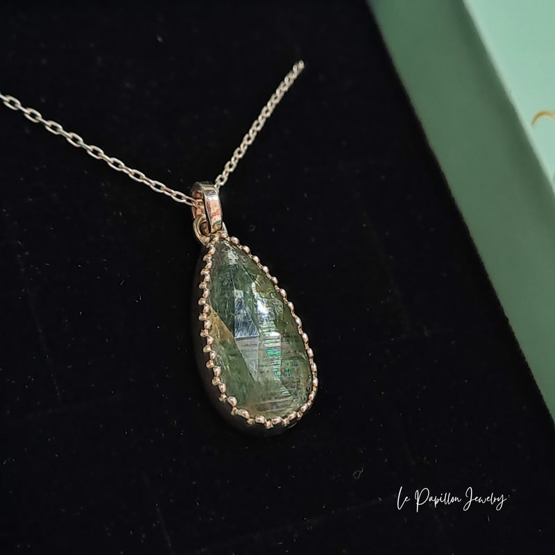輝き美しい グリーンカイヤナイト シルバーネックレス | Le Papillon