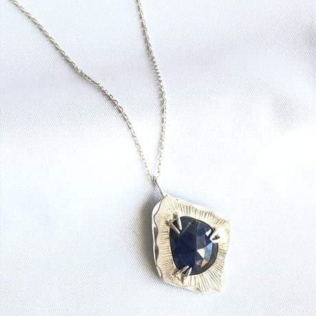 ローズカット ナチュラル　ブルーサファイア　Silverネックレス