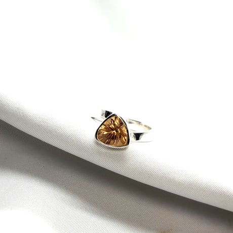 14号　アンシンメトリー　コンケイブカットシトリン　シルバーリング