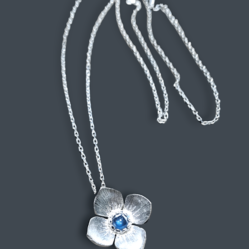 Bloom サファイア フラワーシルバーネックレス | Le Papillon Jewelry