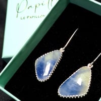 透かしアラベスク ナチュラルサファイア ピアス