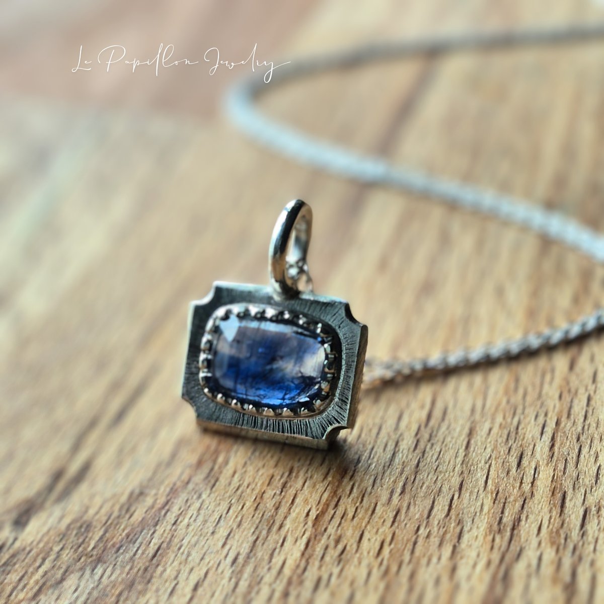 Cadre 深いブルーカイヤナイト シルバーネックレス | Le Papillon Jewelry
