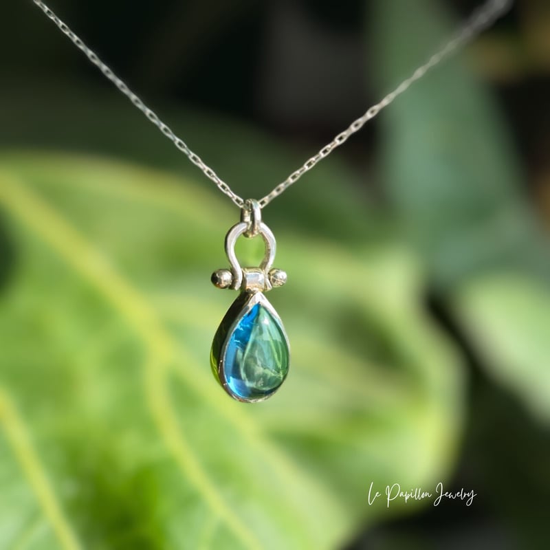 青さ際立つスイスブルートパーズ シルバーネックレス | Le