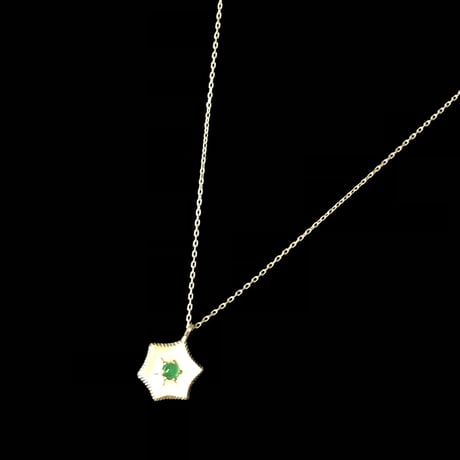 星のエメラルド　シルバーネックレス