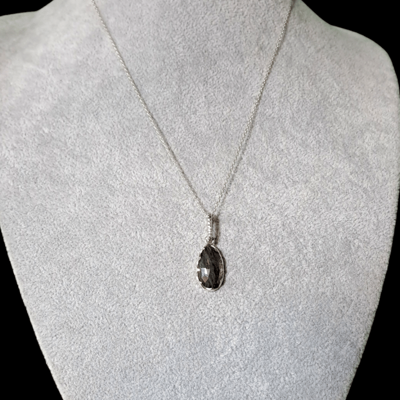 ローズカット グレーサファイア シルバーネックレス | Le Papillon Jewelry