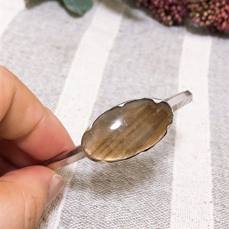豪華な金線ルチルクォーツバングル