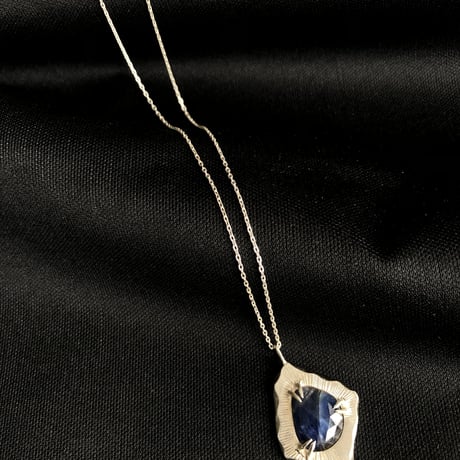 ローズカット ナチュラル　ブルーサファイア　Silverネックレス