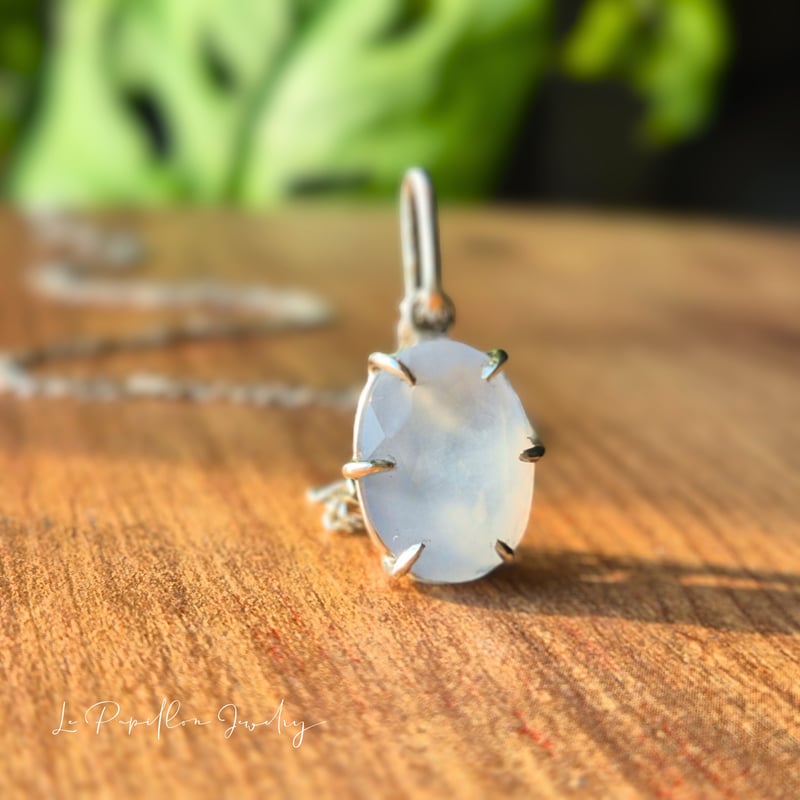 トルコ産ブルーカルセドニーのシルバーネックレス｜原石から磨い