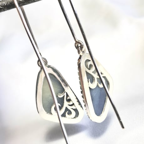 透かしアラベスク ナチュラルサファイア ピアス