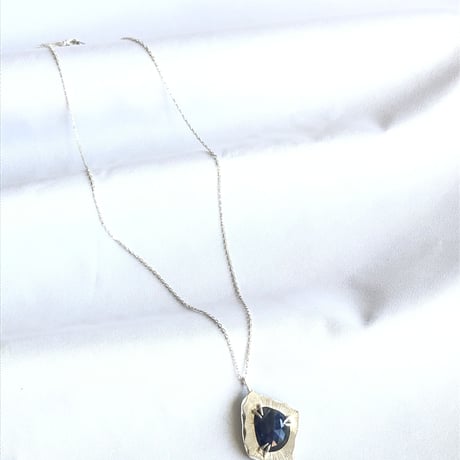 ローズカット ナチュラル　ブルーサファイア　Silverネックレス