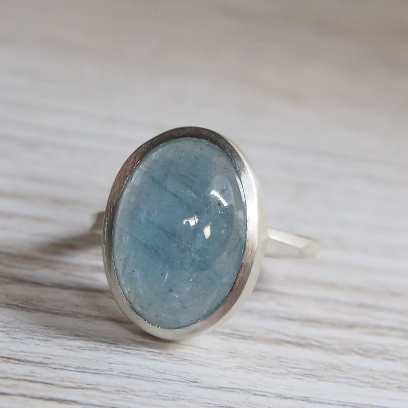 割れ氷の豆帯留（白） すかっ