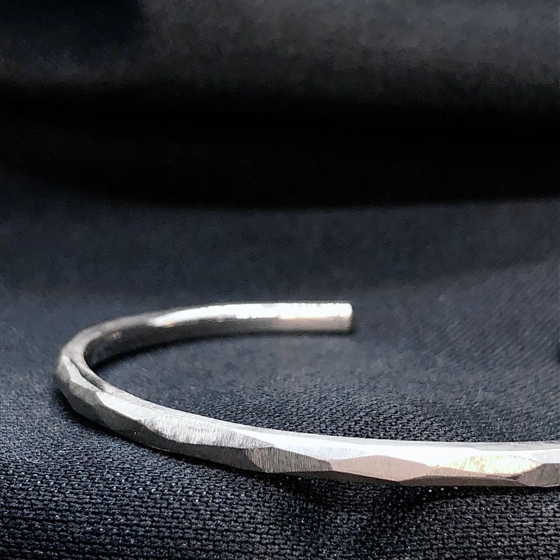 ミニマル 削りシルバーバングルブレスレット | Le Papillon Jewelry