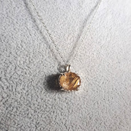 月の光のようなルチルクォーツ　シルバーネックレス
