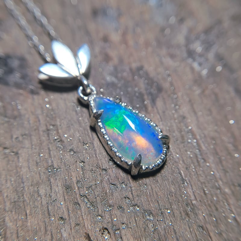 美しき青きオパール シルバーネックレス | Le Papillon Jewelry