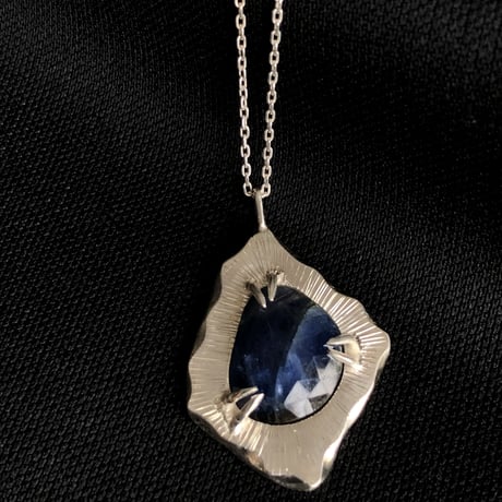 ローズカット ナチュラル　ブルーサファイア　Silverネックレス