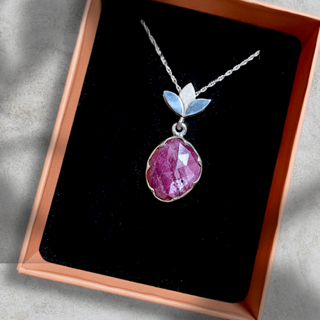 ローズカット サファイア シルバーネックレス