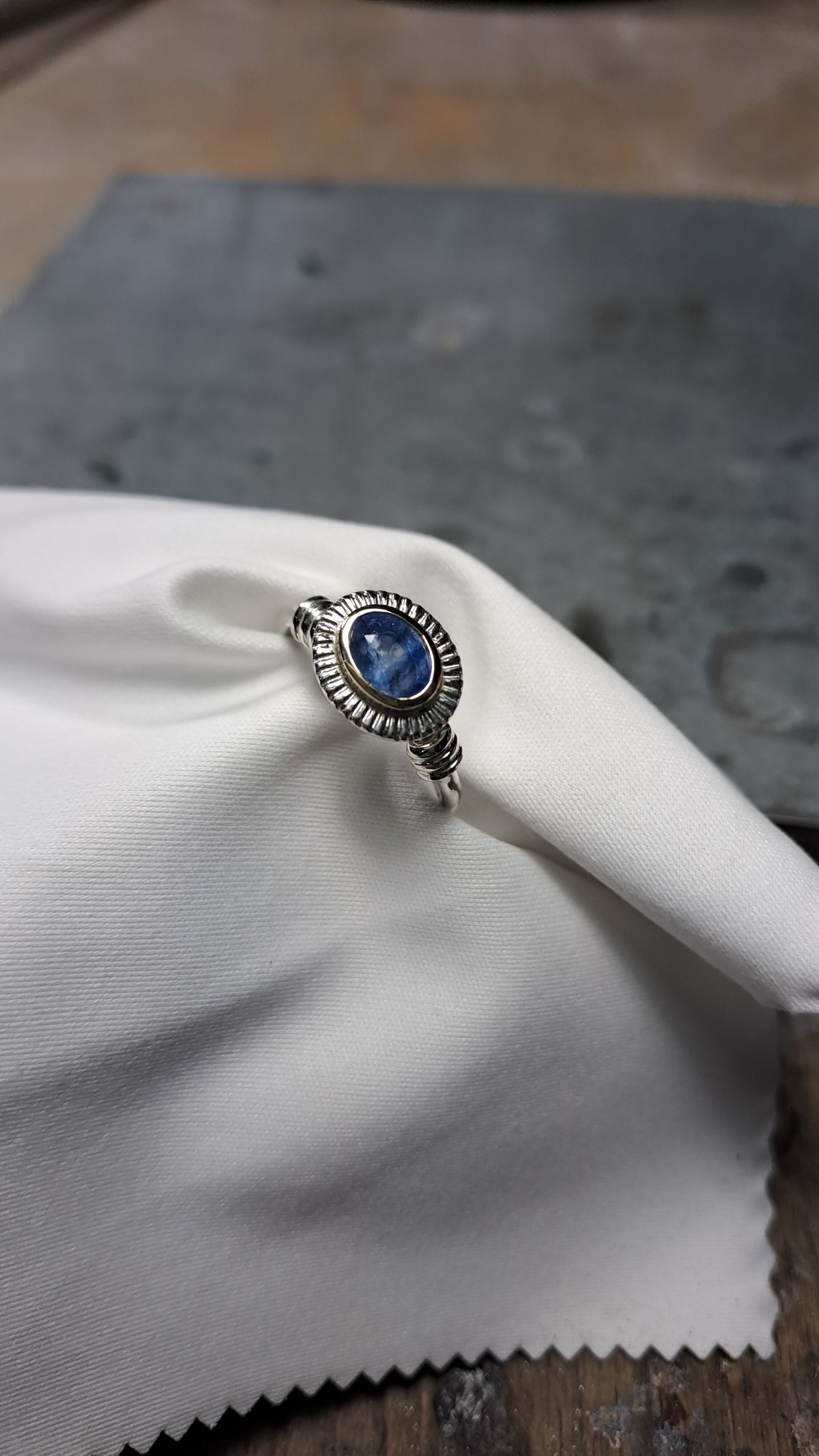 13.5号 ブルーサファイアK18&シルバーリング | Le Papillon Jewelry 13.5号 ブルーサファイアK18&シルバーリング | Le Papillon Jewelry