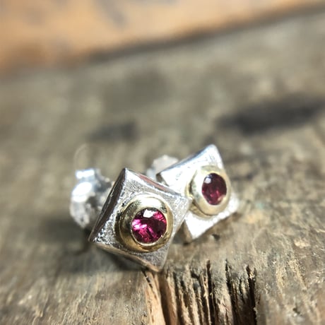 上質非加熱ルビー　k18ゴールド＆シルバーピアス