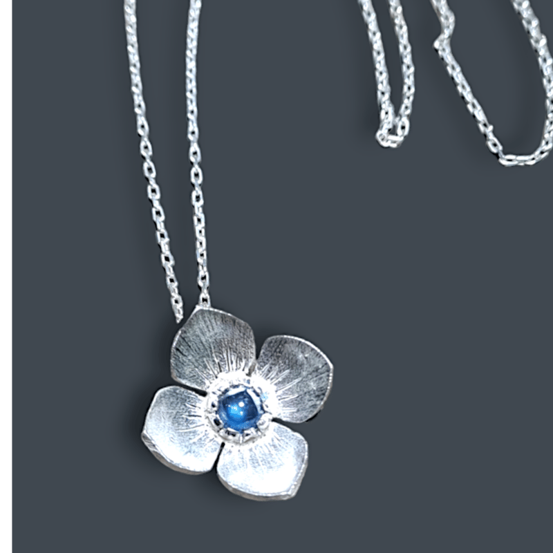 Bloom サファイア フラワーシルバーネックレス | Le Papillon Jewelry