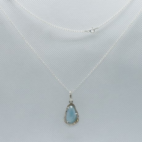 冬の湖のような怜悧なアクアマリン　K10＆SVネックレス