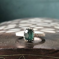 10.5号　ローズカット麗しいグリーントルマリン　シルバーリング