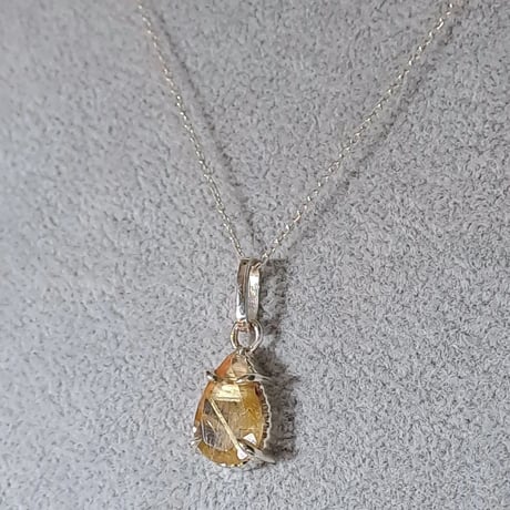 上質輝くルチルクォーツ　シルバーネックレス