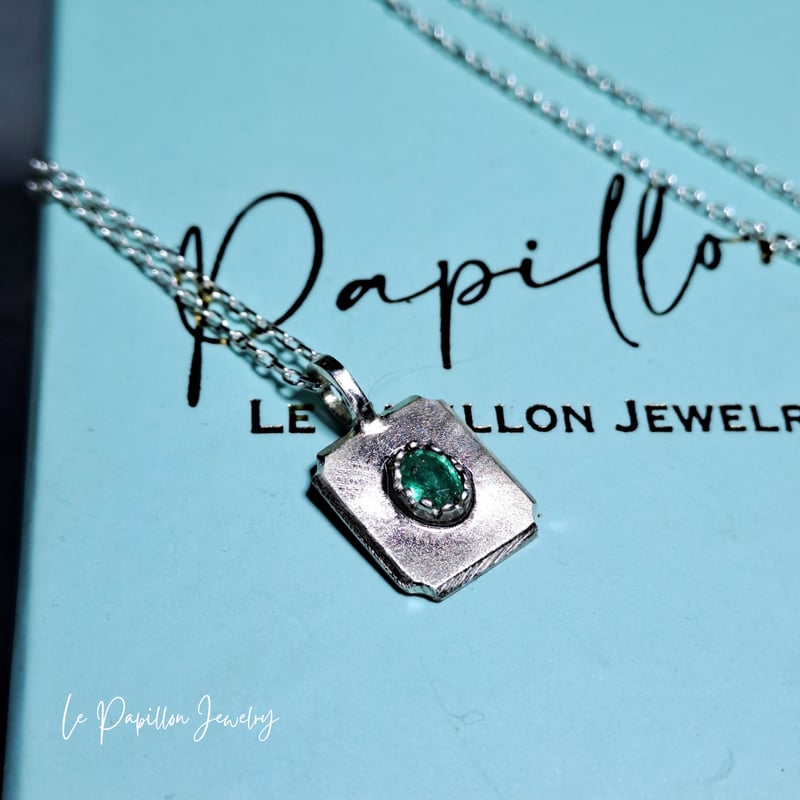 Cadre エメラルド シルバーネックレス | Le Papillon Jewelry
