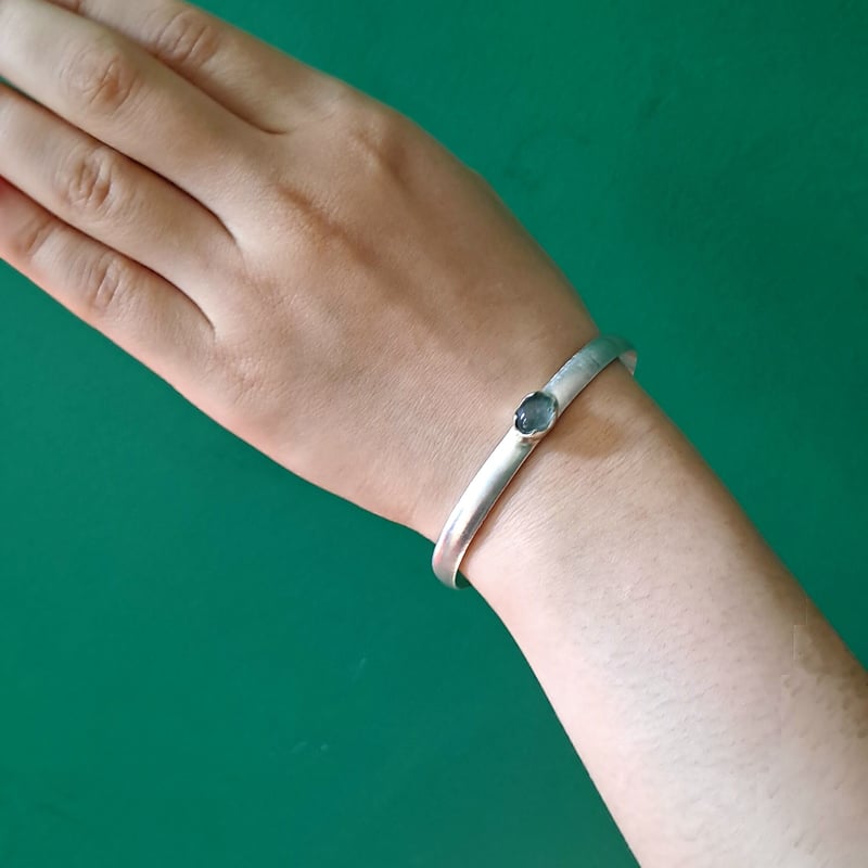 ブルーグレートルマリン シルバーバングル | Le Papillon Jewelry