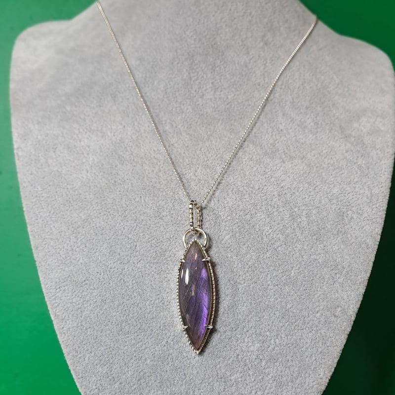 大きめレア パープルラブラドライト シルバーネックレス | Le Papillon