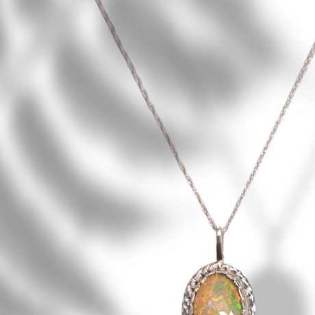 プレシャスオパール シルバーネックレス