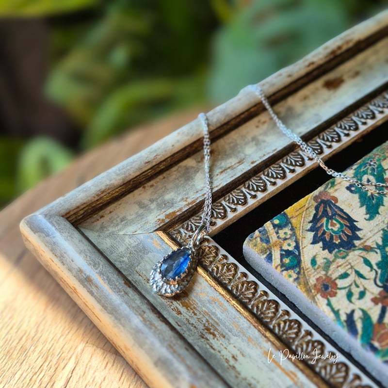 青いグラデーション カイヤナイト シルバーネックレス | Le Papillon