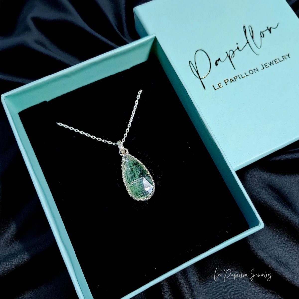 輝き美しい グリーンカイヤナイト シルバーネックレス | Le Papillon